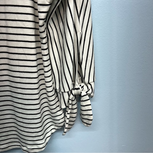 Mello Day black & white striped top size Small - Picture 7 of 11